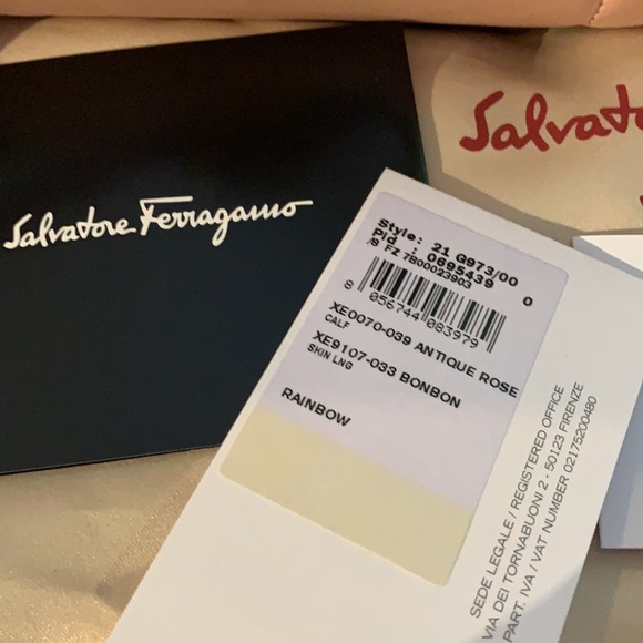 SOLD’hostpick Stunning Salvatore Ferragamo "Mini" Top Handle Handbag - Picture 5 of 7